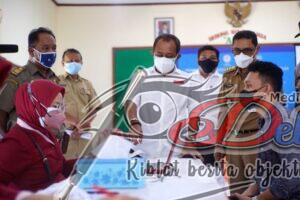 Tinjau Langsung Penyaluran JPS, Armuji : Jumat Akan Tuntas 31  Kecamatan