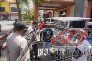 Kapolres Bojonegoro Beri Gerobak Bantu Warga Berwirausaha Di Masa Pandemi