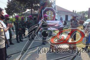 Polresta Pasuruan Serbu Sarang Pelatih Marinir Grati Dengan Membawa Tumpeng