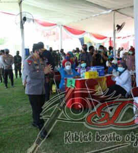 Tinjau Vaksinasi di Surabaya, Kapolri: Datangi dan Layani Warga yang Ada Di Titik Tak Terjangkau