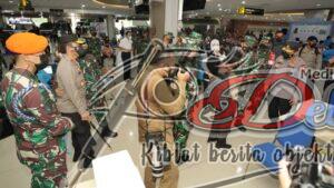 Kapolri, Panglima TNI Dan KSAL Cek Serbuan Vaksinasi Di Terminal 2 Juanda