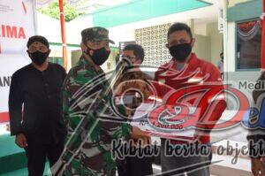 Ribuan PKL Dan Pemilik Warung Di Karanganyar Menerima BT PKLW