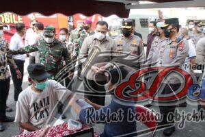 Komjen Firli Bahuri Berikan Penghargaan TNI-Polri Atas Kerja Keras Tekan Pandemi