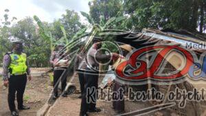 Satlantas Polres Bojonegoro Kembali Keliling Kampung Serahkan Sembako