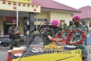 Meriahkan HUT Brimob ke- 76, Menbanpur 2 Marinir Kejutkan Satbrimob Polda Jatim