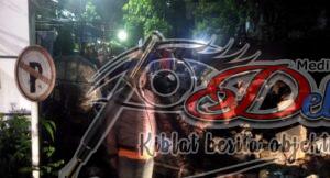 Ibu dan Dua Anak Tertimpa Tembok Tebal, Relawan Kota Malang Berhasil Mengevakuasi Korban