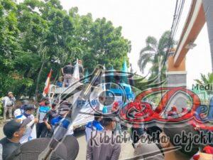 2500 Personil Gabungan Kawal Demo Buruh Di Surabaya