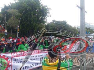 Empat Ribu Buruh Gruduk Kantor Gubernur Jatim, Ini Tuntutannya