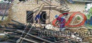 Tertiup Angin Kencang & Hujan Deras, Rumah Warga Sumenep Roboh