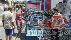 Kapolsek Mojoroto Belikan Becak Baru Untuk Korban Pencurian Becak