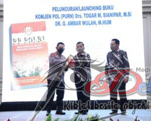 Kapolri Launching Buku Persatuan Purnawirawan Polri