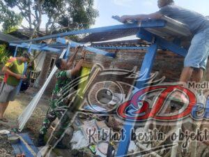 Diterjang Angin dan Hujan, Teras Rumah Warga di Turi Roboh