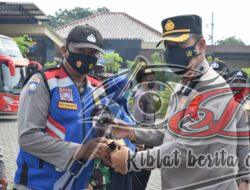 Kapolresta Sidoarjo Beri Penghargaan Anggota Polri, TNI dan Masyarakat Berprestasi