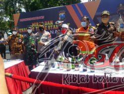 Ciptakan Kamtibmas Di Momen Nataru, Polrestabes Surabaya Musnahkan Ribuan Botol Miras dan Knalpot Brong