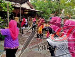 Sambut Hari Ibu, Warga RT 06 Dupak Bandarejo II Senam Busana Tradisional