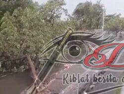 Hujan Dan Angin Kencang Hancurkan Puluhan Rumah Dan Tumbangkan Puluhan Pohon