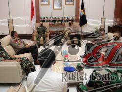 Tingkatkan Sinergitas TNI-Polri, Kapolda Jatim Sambut Kunjungan Kehormatan Pangdam V Brawijaya