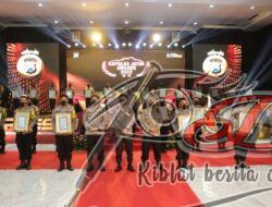 Sejumlah Penghargaan Diberikan Pada Acara Kapolda Jatim Award 2022