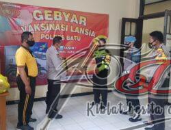 Vaksinasi Lansia, Polres Batu Bagi Doorprize