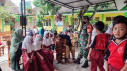 Babinsa Leces dampingi vaksinasi murid SDN 1 Krajan Leces Kabupaten Probolinggo