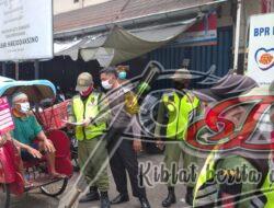 Bamin Bakti TNI-Babinsa Joyontakan Sasar PPKM di Pasar Hardjodaksino