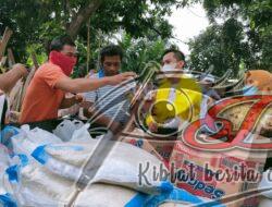 Oka Mahendra Gelontorkan Sembako Korban Banjir Bandang Tongas Probolinggo