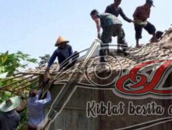 Babinsa Babadan Karya Bakti Bantu Perbaiki Atap Warga Binaan
