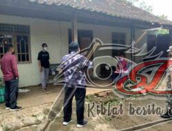 Babinsa-Pemdes Glonggong Salurkan Bantuan Kepada Warga Isoman