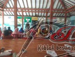 Babinsa-Bhabinkamtibmas Bantu Awasi Pendistribusian Bantuan Warga Trosobo