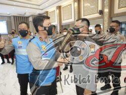 Kapolda Jatim Apresiasi Anggota Yang Mendapat Penghargaan Pendidikan Perwira