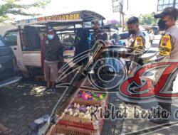 Babinsa-Bhabinkamtibmas Patroli PPKM di Sumberlawang Kampanyekan Prokes