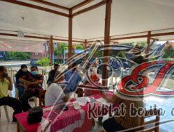 Vaksinasi Booster Terus Digenjot Babinsa Sambi Berperan Aktif Bersama Nakes