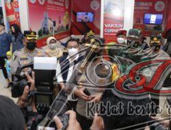 Wakapolda Jatim Cek Vaksinasi Dosis Tiga di Royal Plaza Surabaya