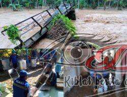 Jembatan Putus Akibat Banjir, Tagana Dinsos Banyuwangi Gelar DU