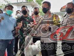 Kapolda Jatim Bagikan Doorprize Kambing di Vaksinasi Presisi Lumajang