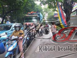 Kapolsek-Camat Manyar Pantau Penyebab Kemacetan