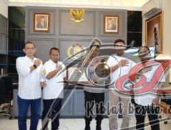 Inovasi Mobil Vaksin Keliling Polrestabes Surabaya Raih Awards PWI Jatim 2022