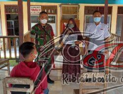 Babinsa Senting Dampingi Pembagian BLT-DD