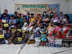 Rumah Pintar Matahari Berbagi Sarung dan Mukena di Selter Kampung 1001 Malam