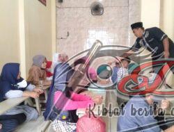 Peduli Santri dan Warga Sekitar, Masjid At-Taqwa Simorejo Surabaya Bagi 100 Voucher