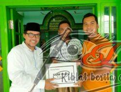 Sambut Ramadan, Ketua DPC PPP Kabupaten Probolinggo Bagikan Sarung di Masjid Untuk Musafir