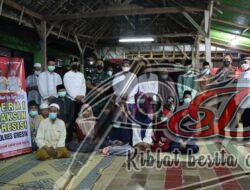 Wujudkan Herd Immunty, Polres Gresik Vaksinasi Santri Usai Salat Tarawih