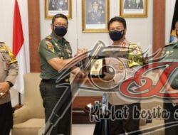 Kapolda Jatim Sambut Hangat Kunjungan Kehormatan Pangdiv II Kostrad