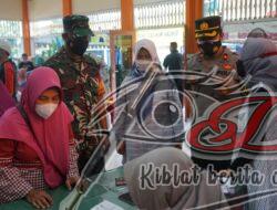 Kapolsek Tambaksari Pantau Langsung Pembagian BPNT Di Pendopo