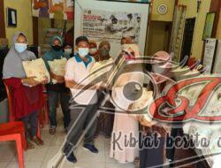 Berkah Ramadhan, Hj. Lutfiyah  Bagikan Langsung Bantuan Paketan Sembako Di Dapil 2