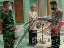 Babinsa Glonggong Pantau Penerapan Prokes Saat Sholat Tarawih