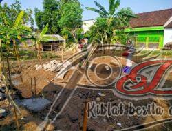Wujud Manunggal Dengan Rakyat, Babinsa Bantu Bangun Rumah Warga Binaan