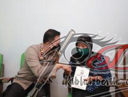 Lawan Jambret, Mbah Poninten Terima Penghargaan dari Kapolres Kediri