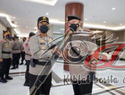 Kapolda Pimpin Serah Terima Jabatan Dirpamobvit Polda Jatim dan Kenaikan Pangkat Pengabdian