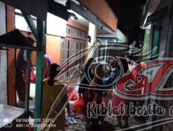 Relawan Sanggar Yatim Muhammadiyah Bagi Sembako Ramah Warga